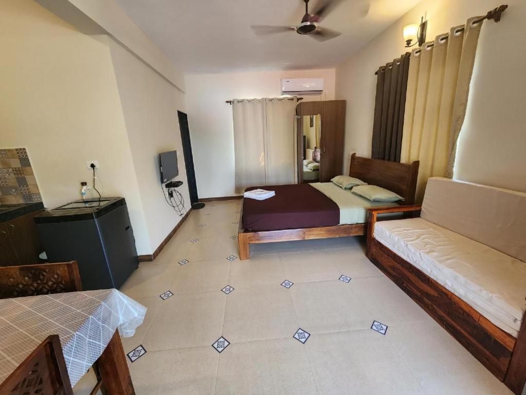 Coastal Suites Apart Hotel ---- 8 Minutes Walk To Beach Benaulim Exteriör bild