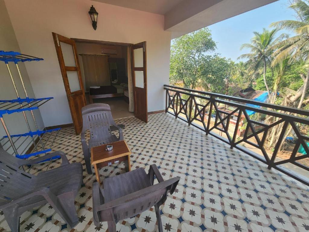 Coastal Suites Apart Hotel ---- 8 Minutes Walk To Beach Benaulim Exteriör bild