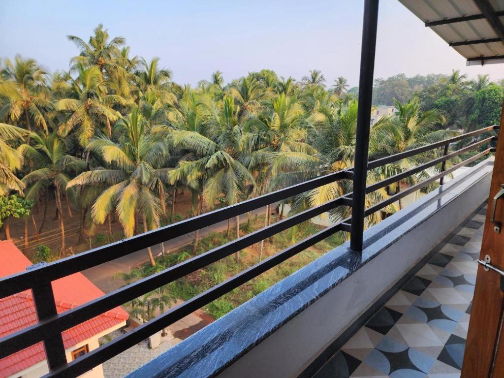 Coastal Suites Apart Hotel ---- 8 Minutes Walk To Beach Benaulim Exteriör bild