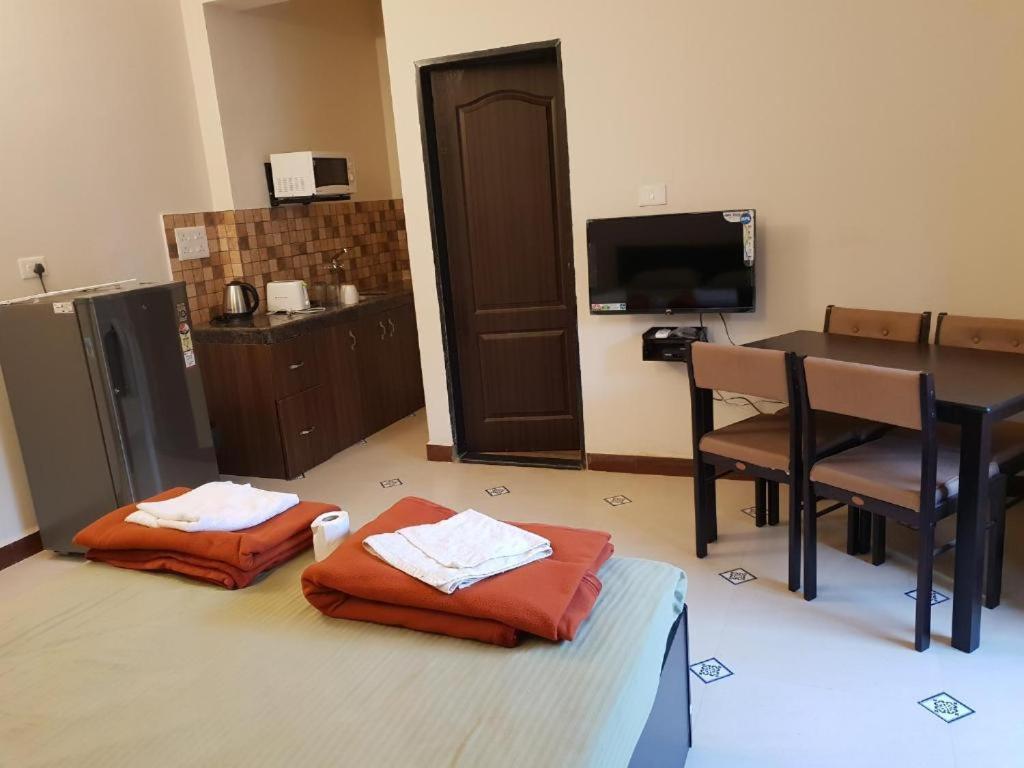 Coastal Suites Apart Hotel ---- 8 Minutes Walk To Beach Benaulim Exteriör bild