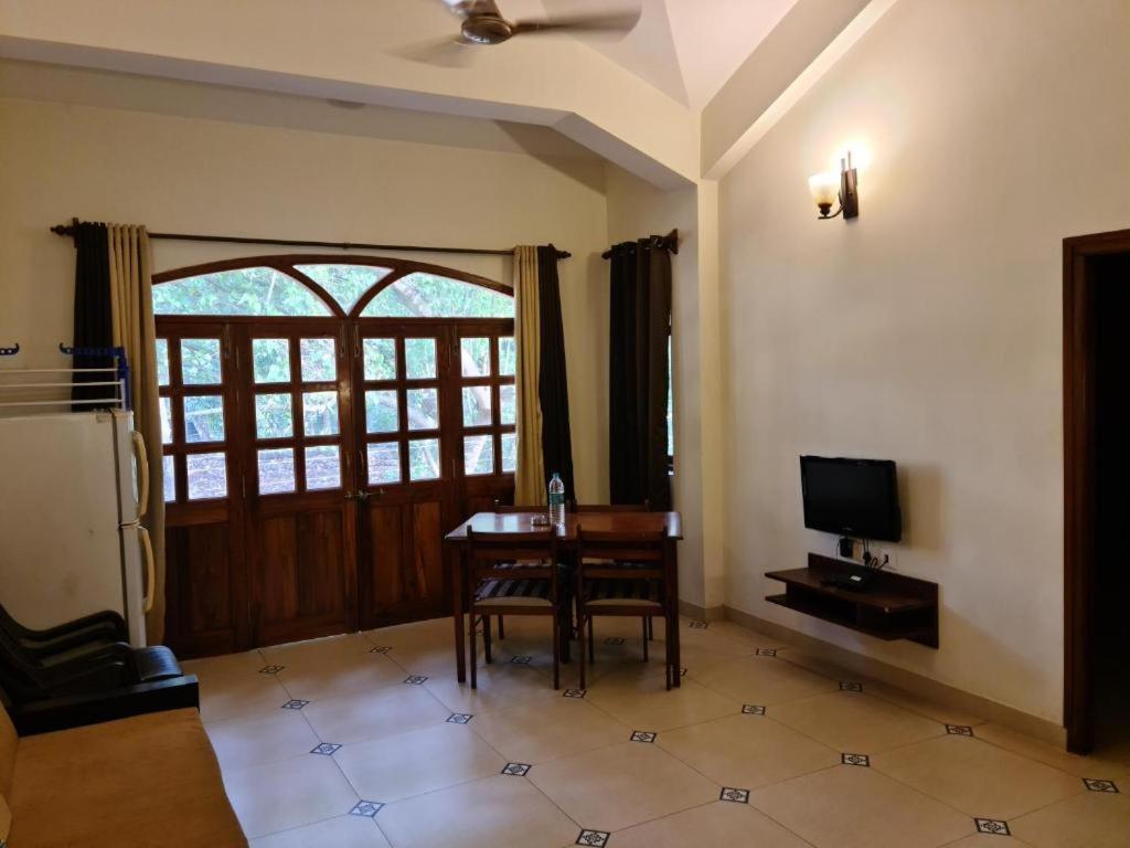 Coastal Suites Apart Hotel ---- 8 Minutes Walk To Beach Benaulim Exteriör bild