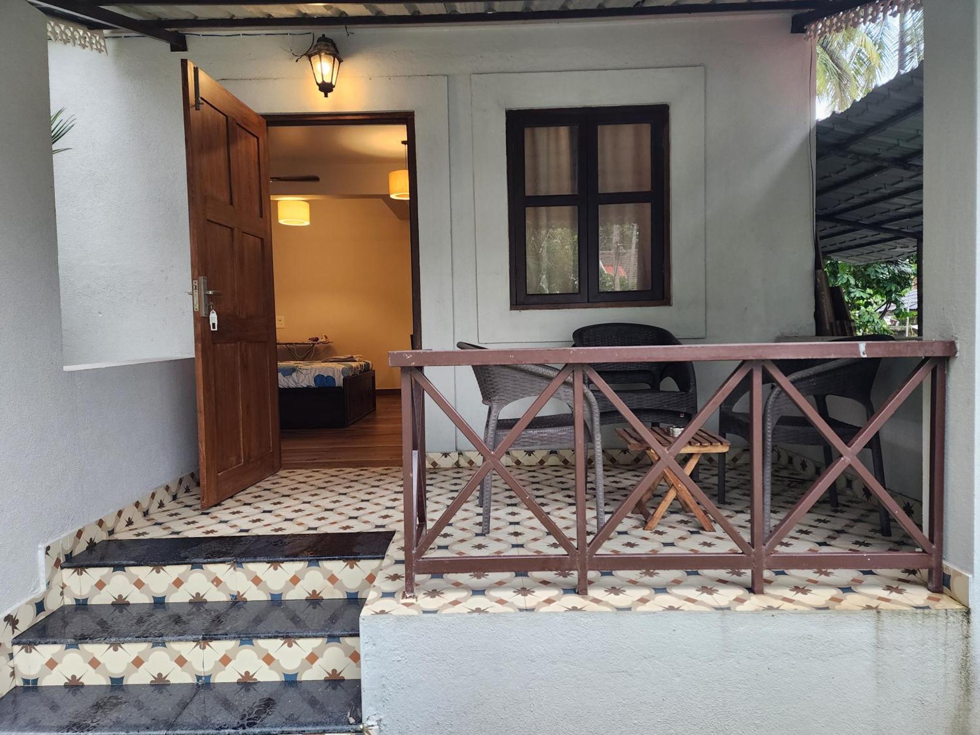 Coastal Suites Apart Hotel ---- 8 Minutes Walk To Beach Benaulim Exteriör bild