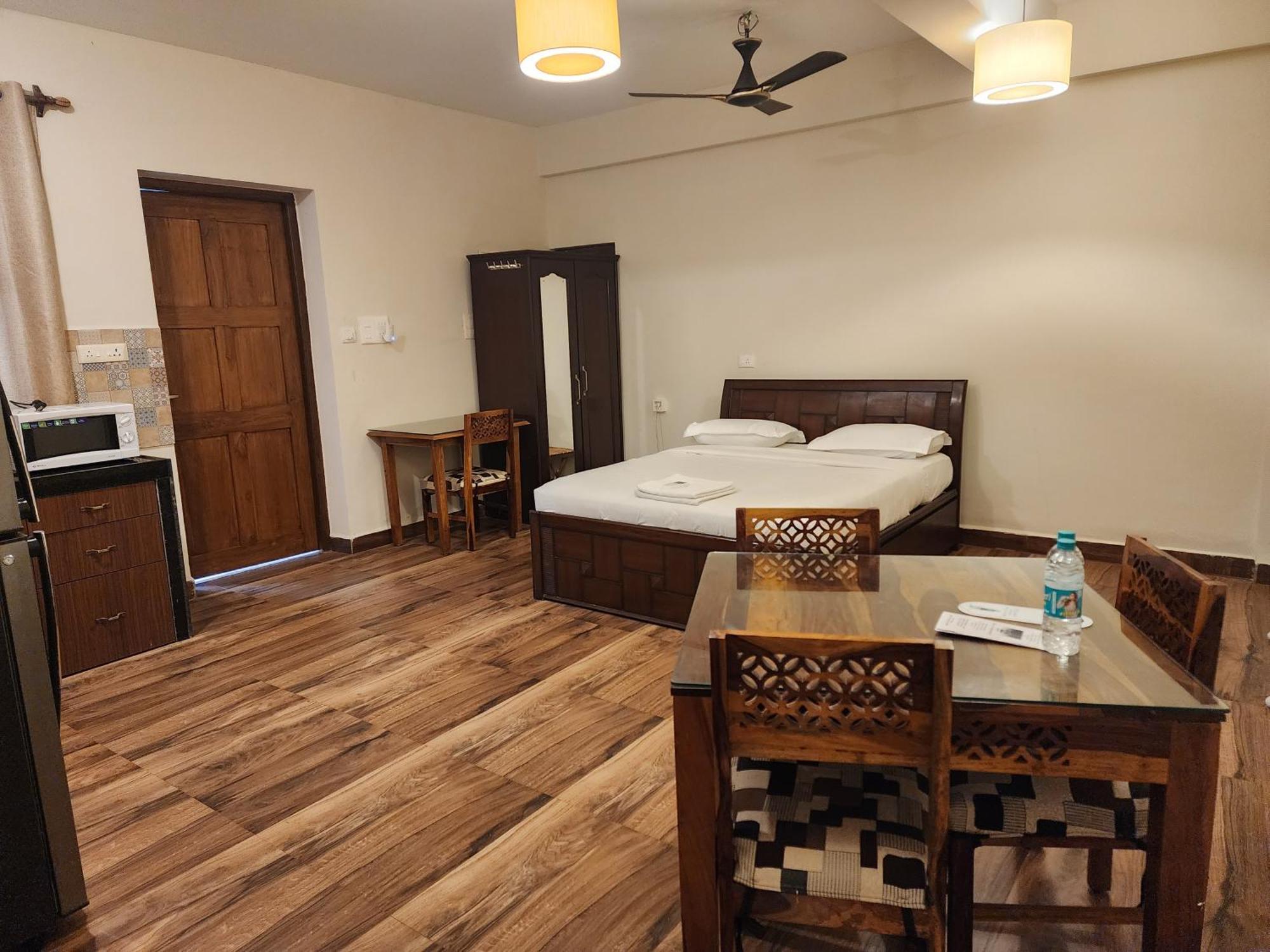Coastal Suites Apart Hotel ---- 8 Minutes Walk To Beach Benaulim Exteriör bild