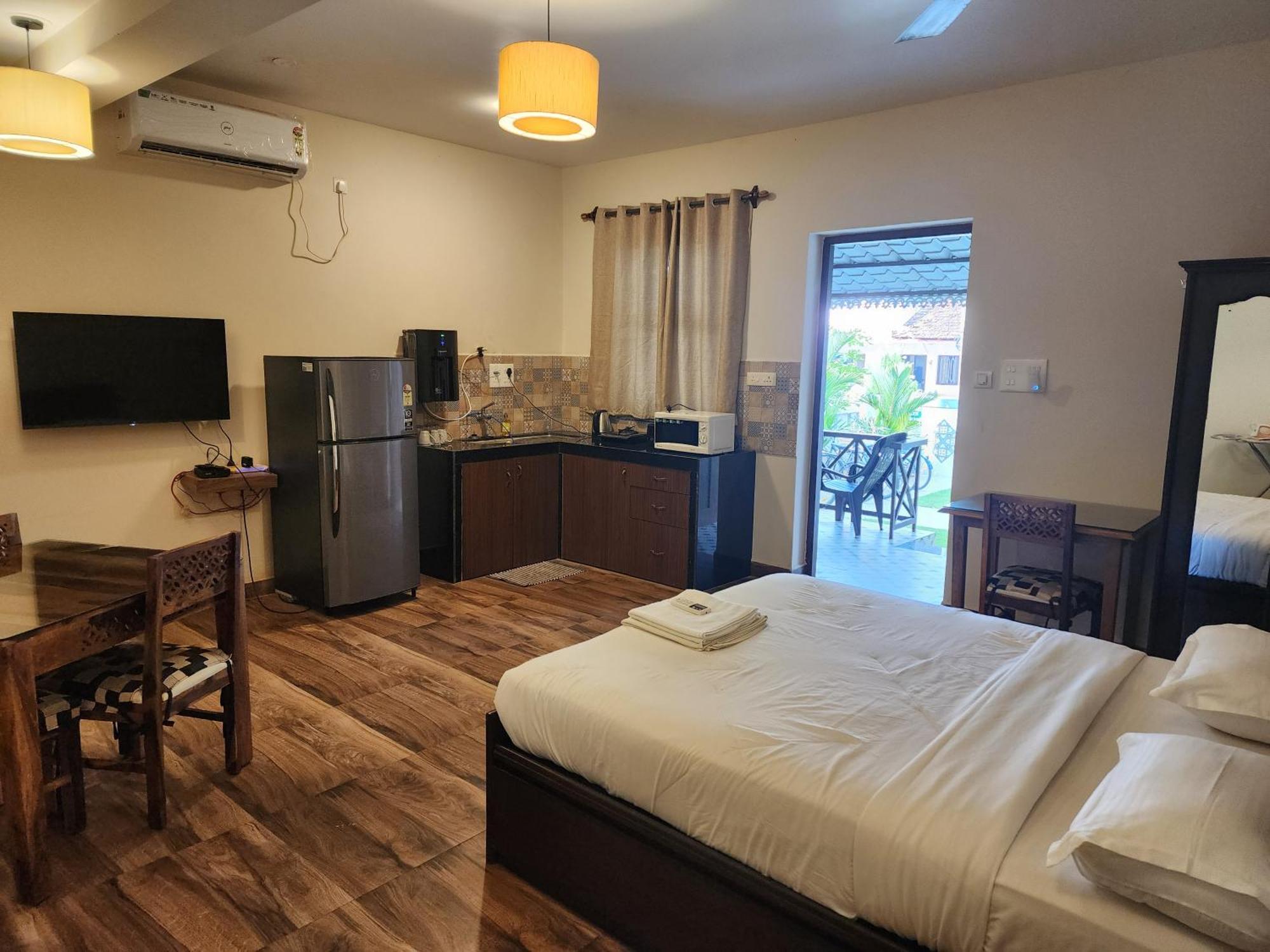 Coastal Suites Apart Hotel ---- 8 Minutes Walk To Beach Benaulim Exteriör bild