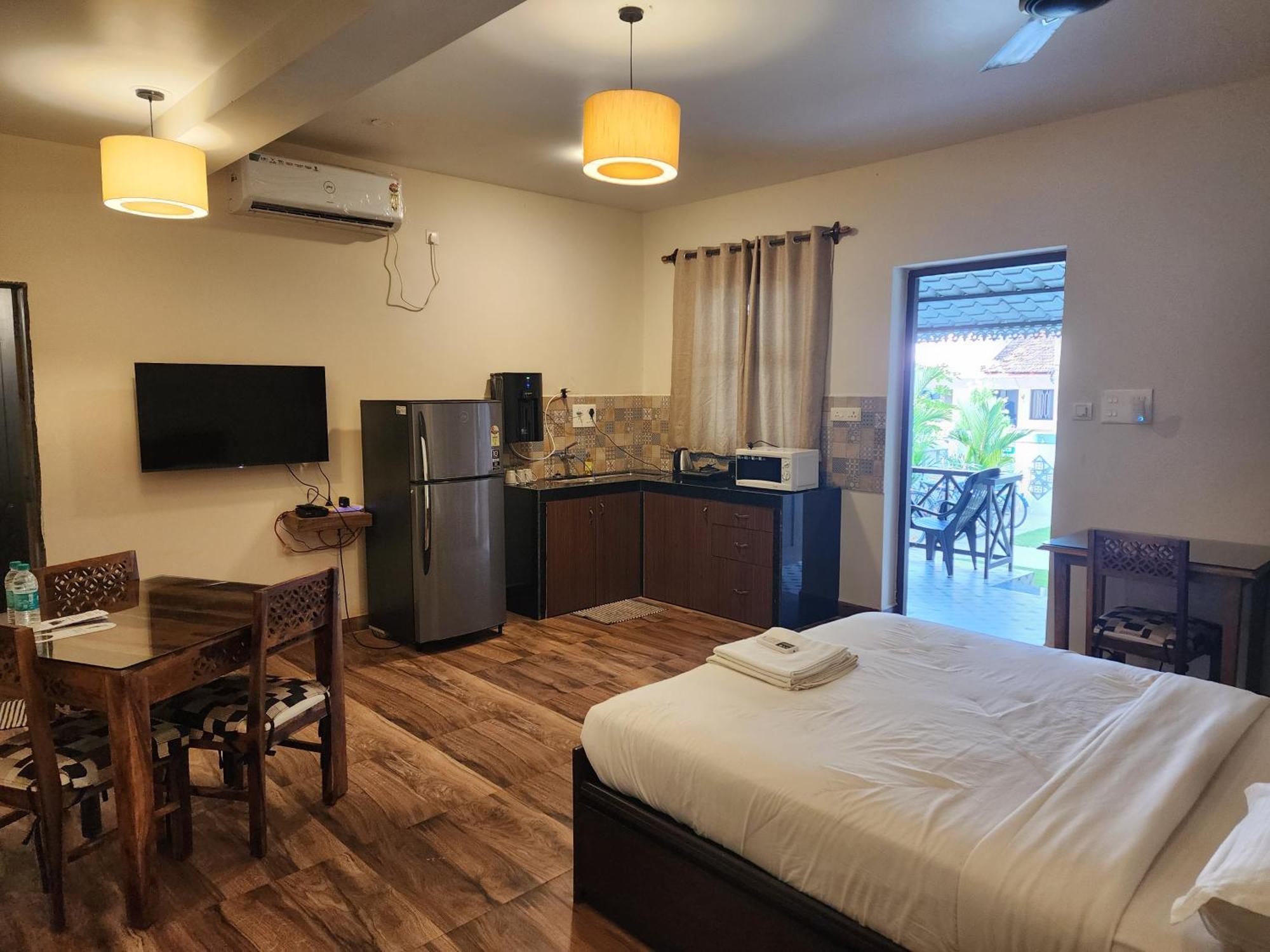 Coastal Suites Apart Hotel ---- 8 Minutes Walk To Beach Benaulim Exteriör bild