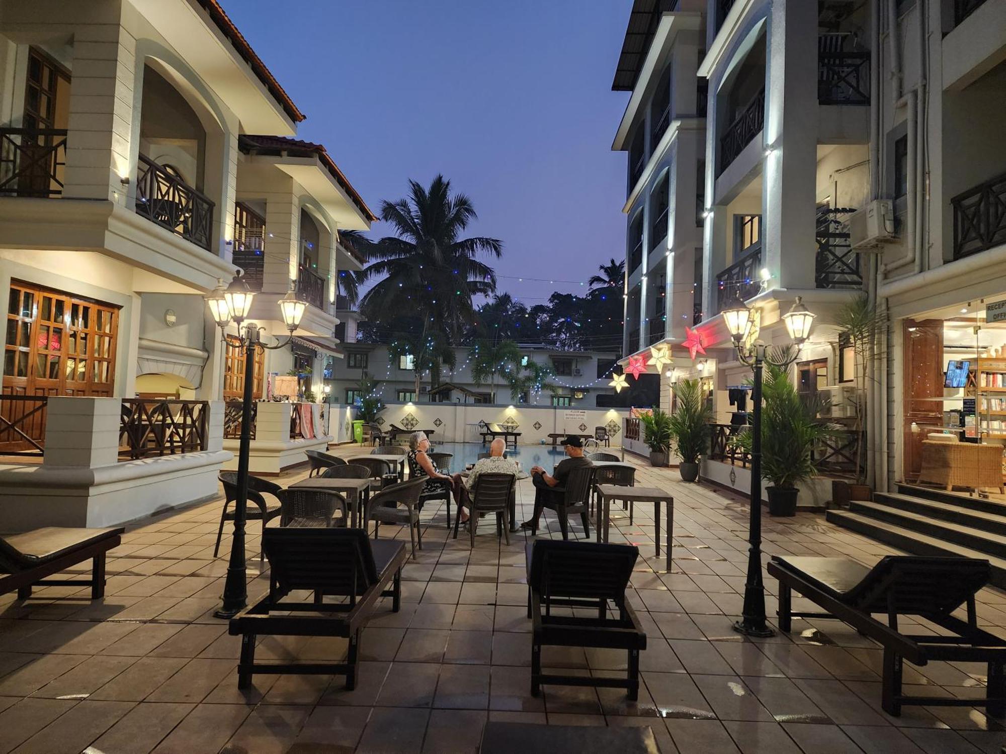 Coastal Suites Apart Hotel ---- 8 Minutes Walk To Beach Benaulim Exteriör bild